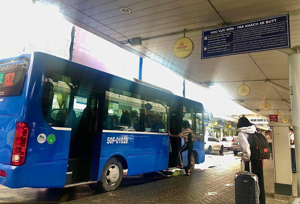 Chuyên gia cho rằng xe buýt phải là phương thức chủ lực để đón khách tại Tân Sơn Nhất - Ảnh 2.