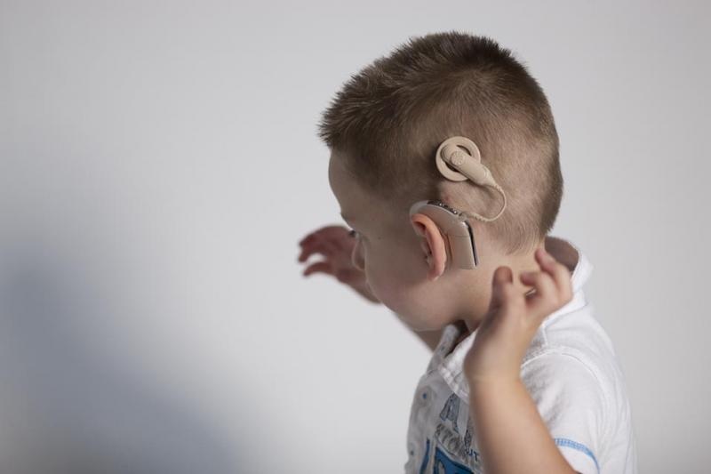 Sự khẩn cấp trong điều trị khiếm thính cho trẻ em - ảnh 1