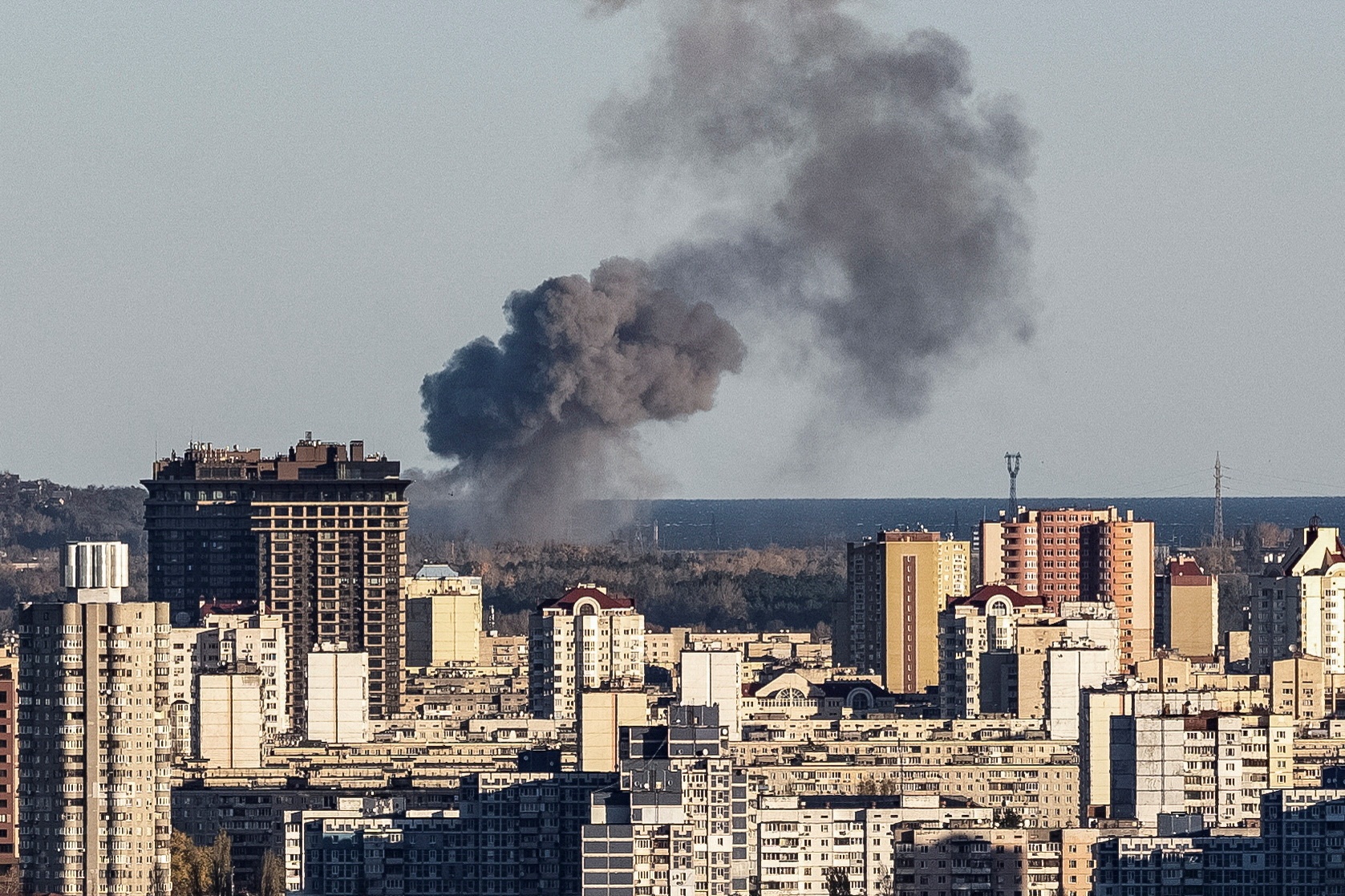 Nga phóng hàng loạt tên lửa khắp Ukraine, Kyiv rung chuyển - ảnh 1