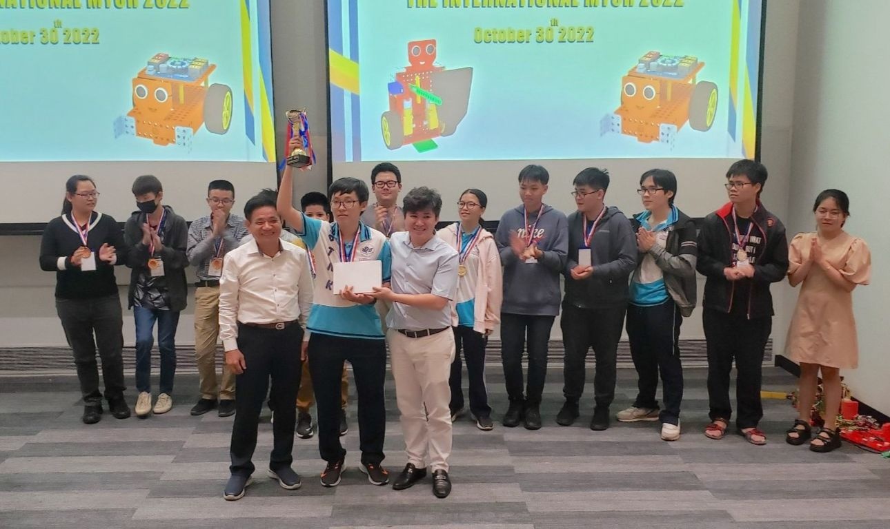 Học sinh Việt Nam đạt chức vô địch cuộc thi lập trình robot - ảnh 1