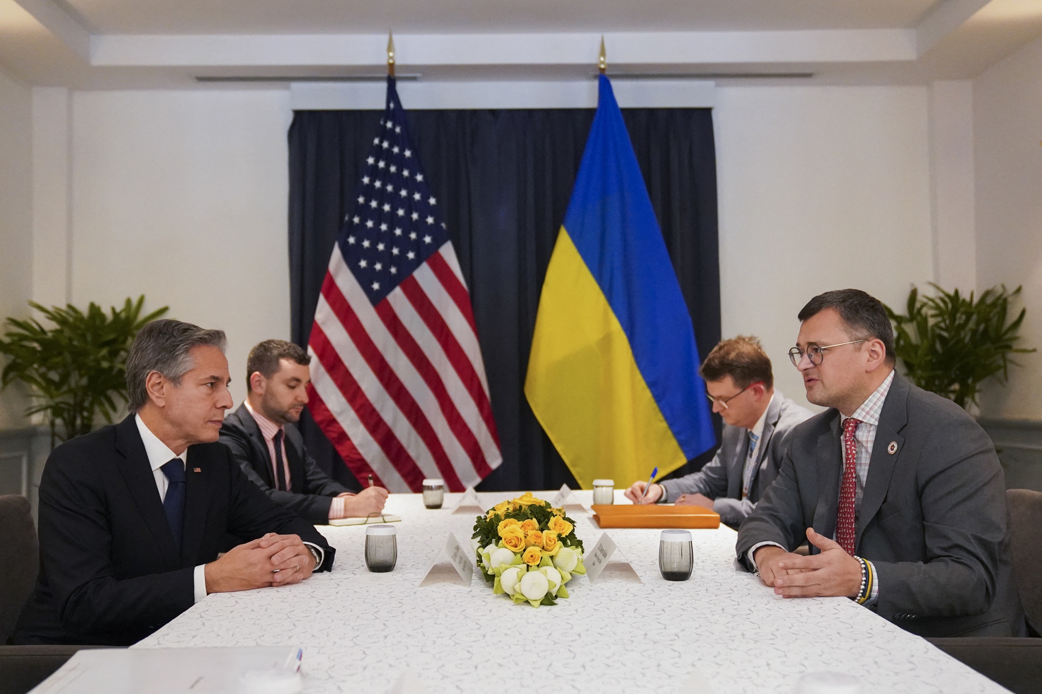 Ngoại trưởng Ukraine, Mỹ đã nói gì khi gặp nhau tại Campuchia? - ảnh 1