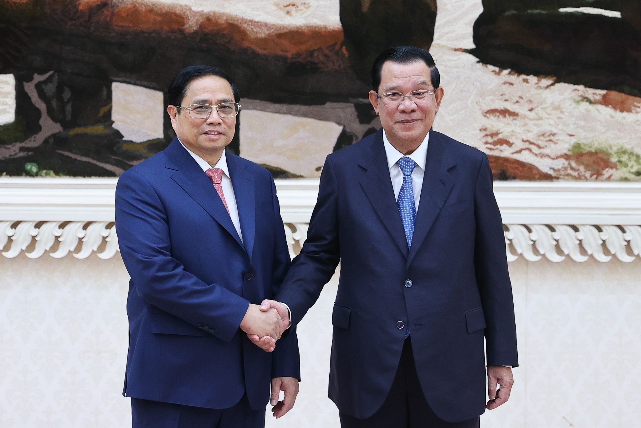 Tăng cường hợp tác kinh tế, an ninh quốc phòng Việt Nam - Campuchia - ảnh 1