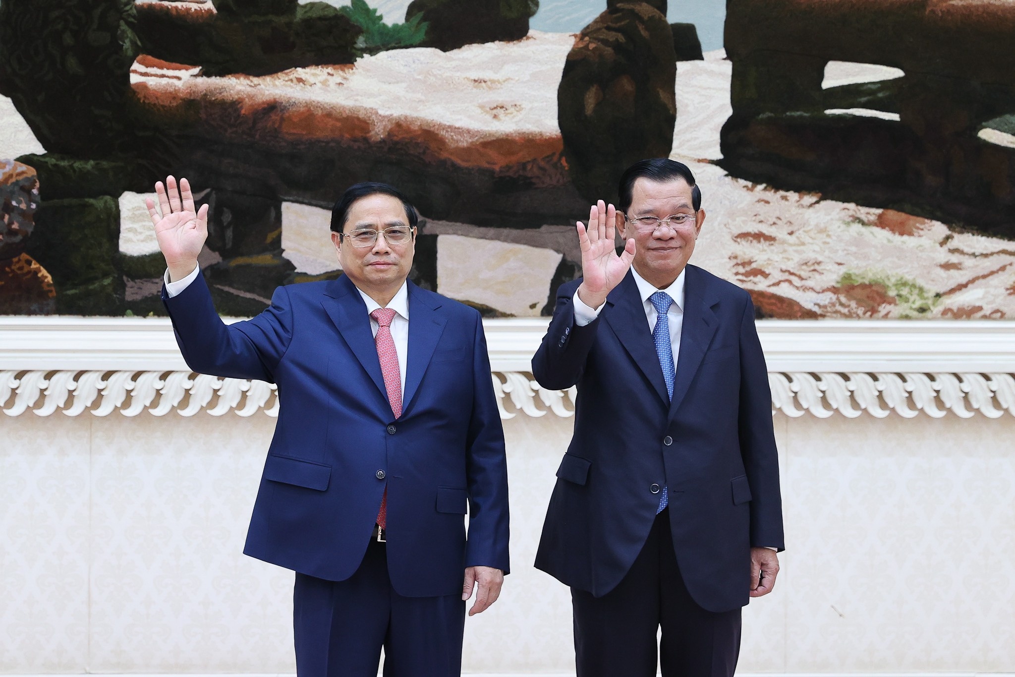 Việt Nam - Campuchia tăng cường hợp tác an ninh quốc phòng, kinh tế - ảnh 1