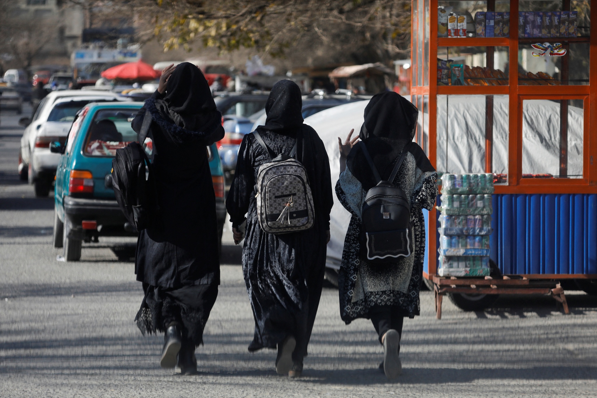 Taliban liên tục cấm đoán phụ nữ Afghanistan - ảnh 1