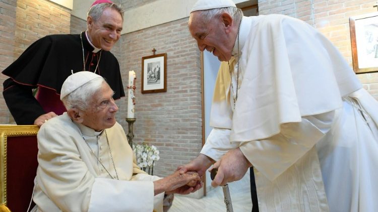 Đức Thánh Cha Phanxicô thăm Đức nguyên Giáo hoàng Biển Đức XVI