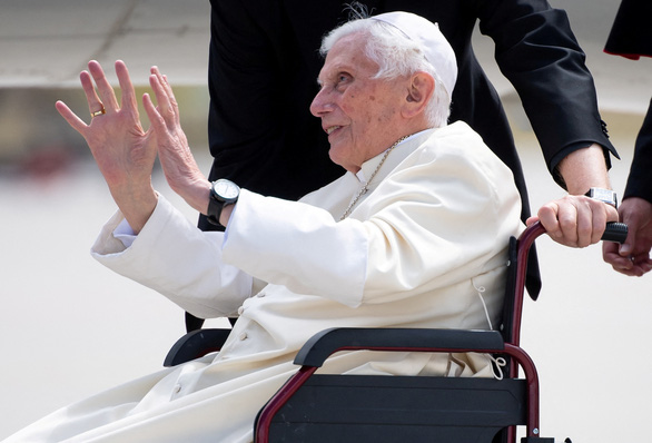 Sức khỏe cựu Giáo hoàng Benedict XVI ngày càng yếu - Ảnh 1.
