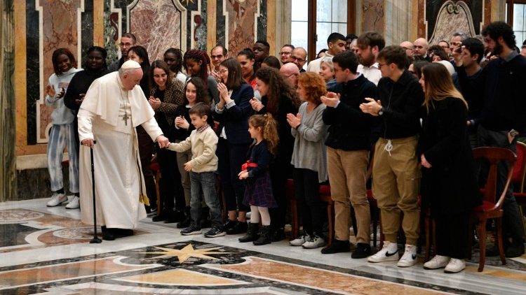 Papa: per la pace serve incontro e dialogo