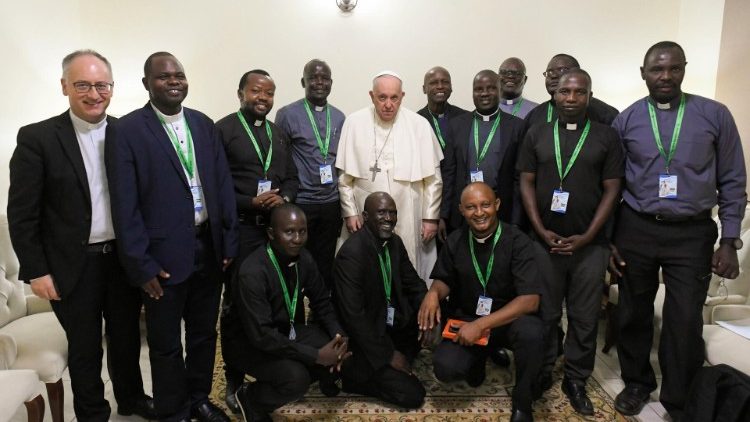 ĐTC gặp các tu sĩ dòng Tên trong chuyến thăm CHDC Congo và Nam Sudan