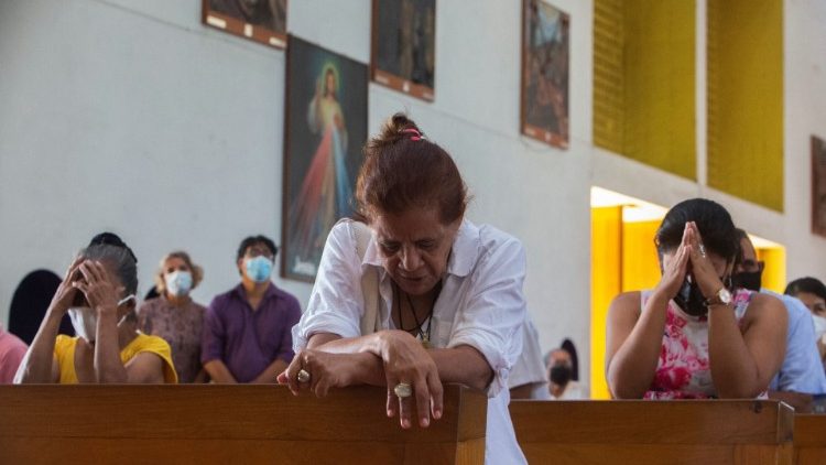 Tín hữu Nicaragua cầu nguyện