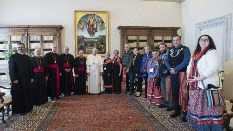 Phái đoàn các Giám mục và người bản địa Canada gặp Đức Thánh Cha /28/03/2022)