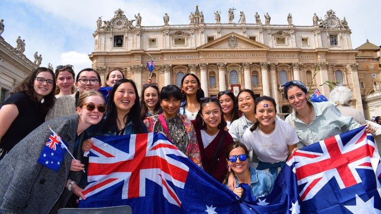 Các sinh viên Công giáo tại quảng trường thánh Phêrô