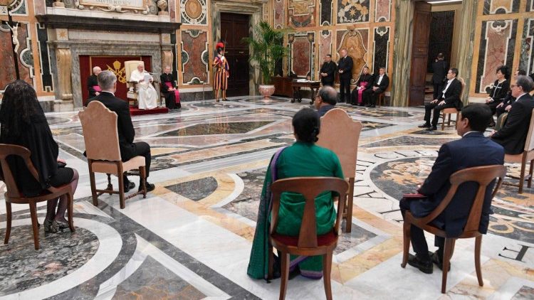 Đức Thánh Cha Phanxicô tiếp các tân đại sứ