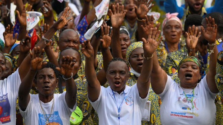 Giới trẻ CHDC Congo chào đón ĐTC (2/2/2023)