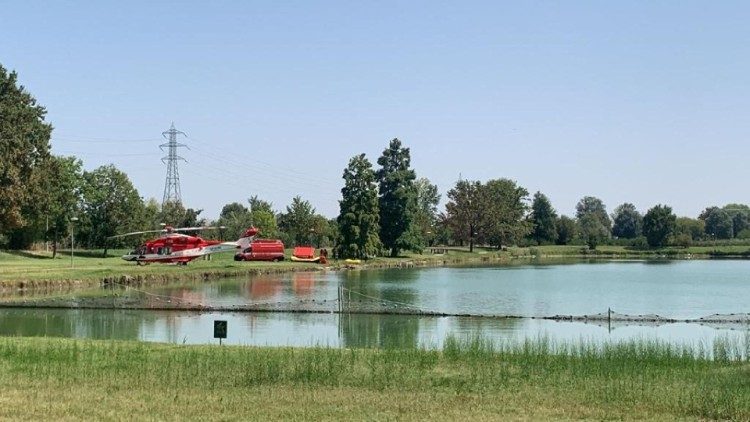 Si tuffa in un laghetto per la pesca e non riemerge, ricerche