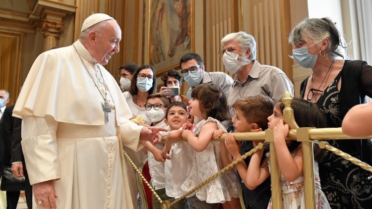 ĐTC gặp các phó tế vĩnh viễn của giáo phận Roma và gia đình của họ (tháng 6/2021)