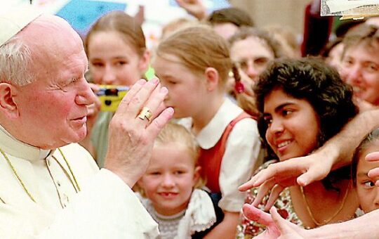 Đức Gioan Phaolô II: Vị Giáo hoàng của giới trẻ | Tổng Giáo Phận Hà Nội
