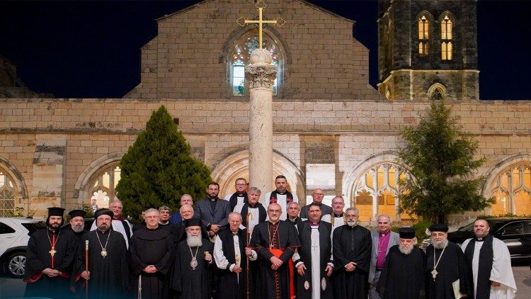 2023.10.21 I patriarchi e i capi delle Chiese di Gerusalemme con l