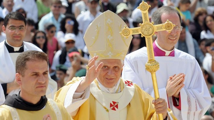 Đức cố Giáo hoàng Biển Đức XVI