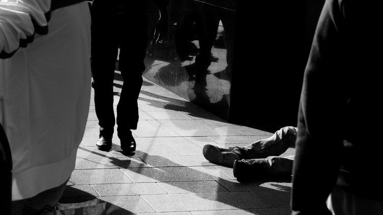 2019.06.13 povertà, degrado sociale, poveri, povero, senzatetto, indifferenza