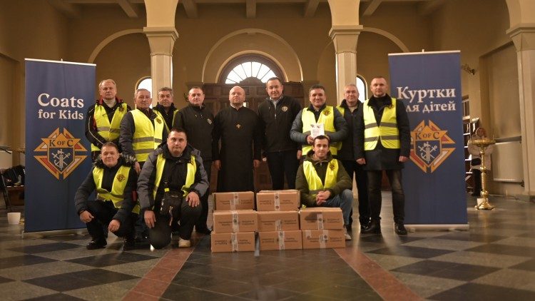 Cavalieri di Colombo giubotti per bambini in Ucraina