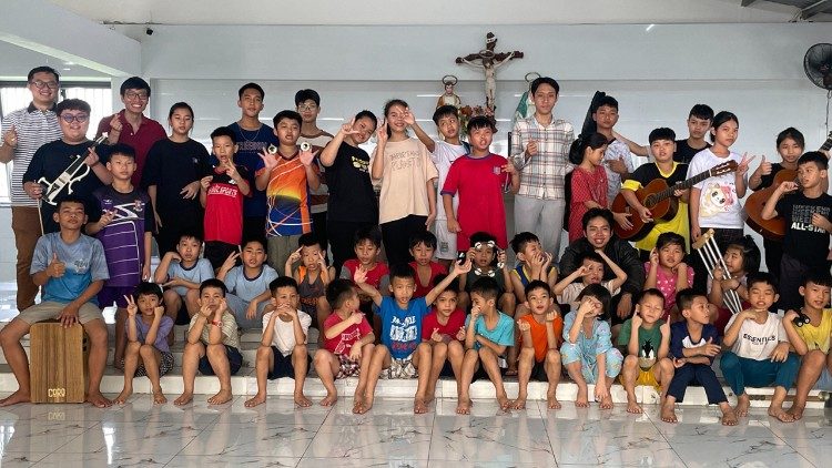 Các trẻ em Việt Nam tham dự Dự án “WYO4Children” - Dàn nhạc Trẻ Thế giới vì trẻ em