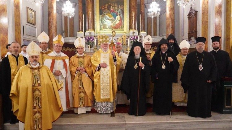 Đức TGM Paul Richard Gallagher in Turchia cử hành Thánh lễ tại nhà thờ chính tòa Istanbul