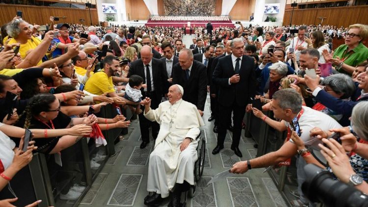 Pope Francis meets the Choirs